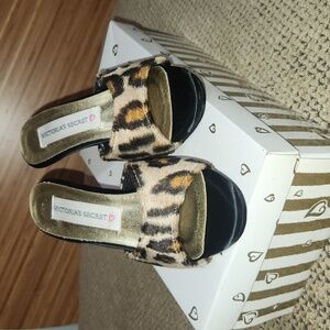 Victoria's Secret Size Small Cheetah Slip-on Heeled Sandals